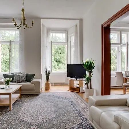 Charming 2br Garden Views In Historic Vinohrady アパート *