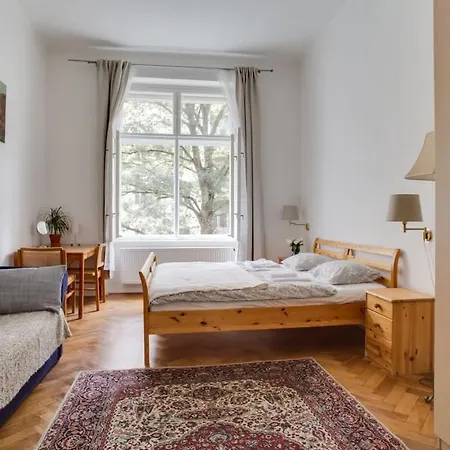 Charming 2br Garden Views In Historic Vinohrady プラハ