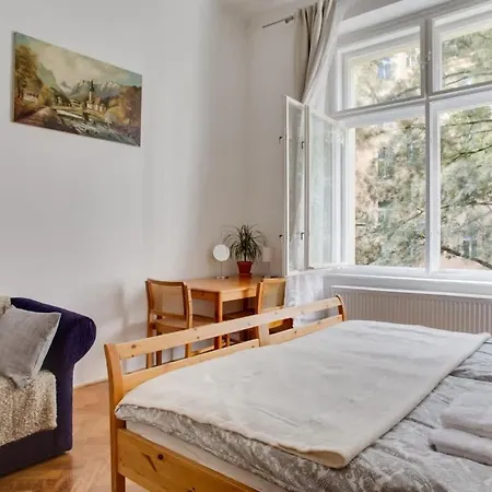 Charming 2br Garden Views In Historic Vinohrady アパート *