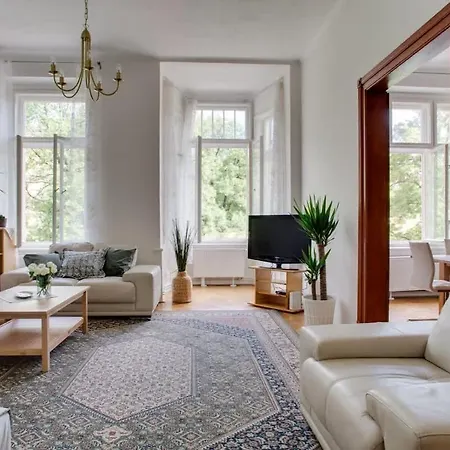 Charming 2br Garden Views In Historic Vinohrady アパート
