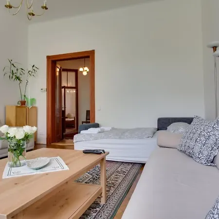 Charming 2br Garden Views In Historic Vinohrady アパート プラハ