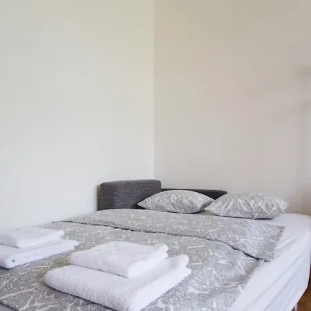 Charming 2br Garden Views In Historic Vinohrady アパート