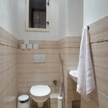 Charming 2br Garden Views In Historic Vinohrady アパート *