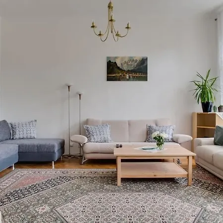 Charming 2br Garden Views In Historic Vinohrady 아파트