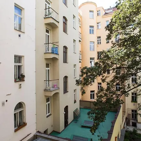 Charming 2br Garden Views In Historic Vinohrady * Prague