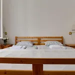 Daire Charming 2br Garden Views In Historic Vinohrady Prag