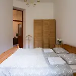 Charming 2br Garden Views In Historic Vinohrady Apartment