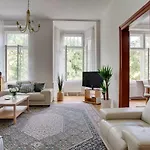 Charming 2br Garden Views In Historic Vinohrady Daire
