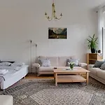 Charming 2br Garden Views In Historic Vinohrady Daire *