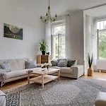 Apartment Charming 2br Garden Views In Historic Vinohrady *