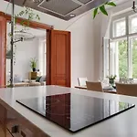 Apartment Charming 2br Garden Views In Historic Vinohrady