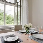 Daire Charming 2br Garden Views In Historic Vinohrady *