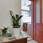Charming 2br Garden Views In Historic Vinohrady *