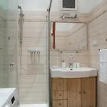Daire Charming 2br Garden Views In Historic Vinohrady *