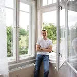 Charming 2br Garden Views In Historic Vinohrady Apartment *