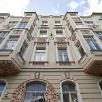 Charming 2br Garden Views In Historic Vinohrady * Prag