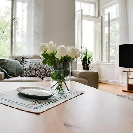 Charming 2br Garden Views In Historic Vinohrady * Prague