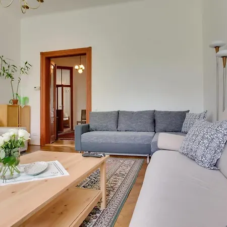 Appartamento Charming 2br Garden Views In Historic Vinohrady *