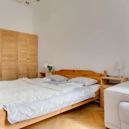 Charming 2br Garden Views In Historic Vinohrady Appartamento Praga