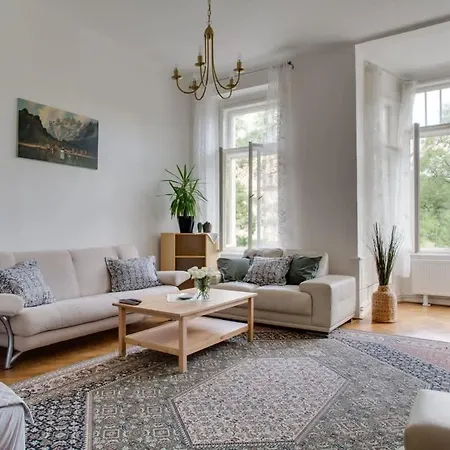Appartamento Charming 2br Garden Views In Historic Vinohrady *